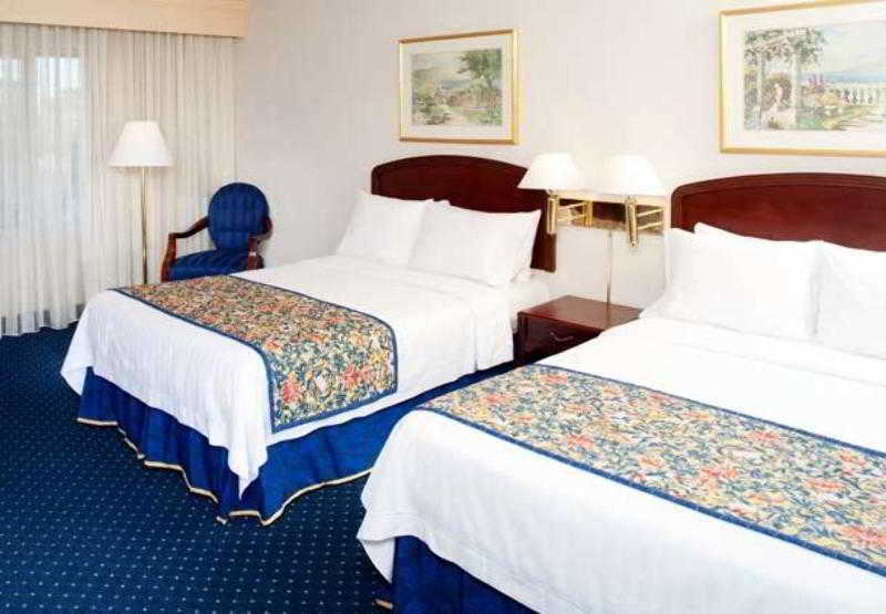 Courtyard Cleveland Independence Hotel Exterior foto